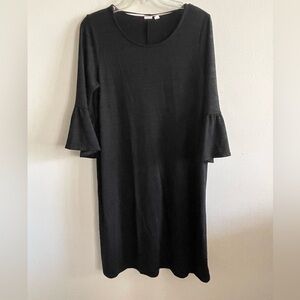 GAP black dress with flared sleeves / M